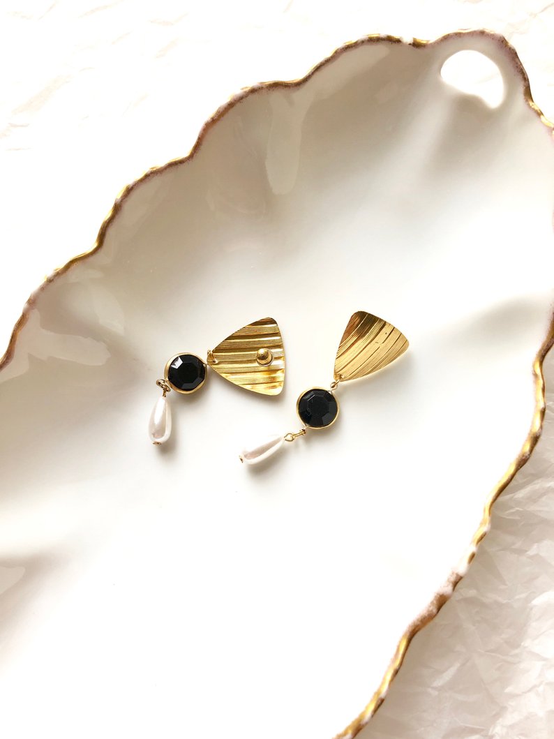 Teardrop Pearl & Black Gemstone Gold Dangle Earrings