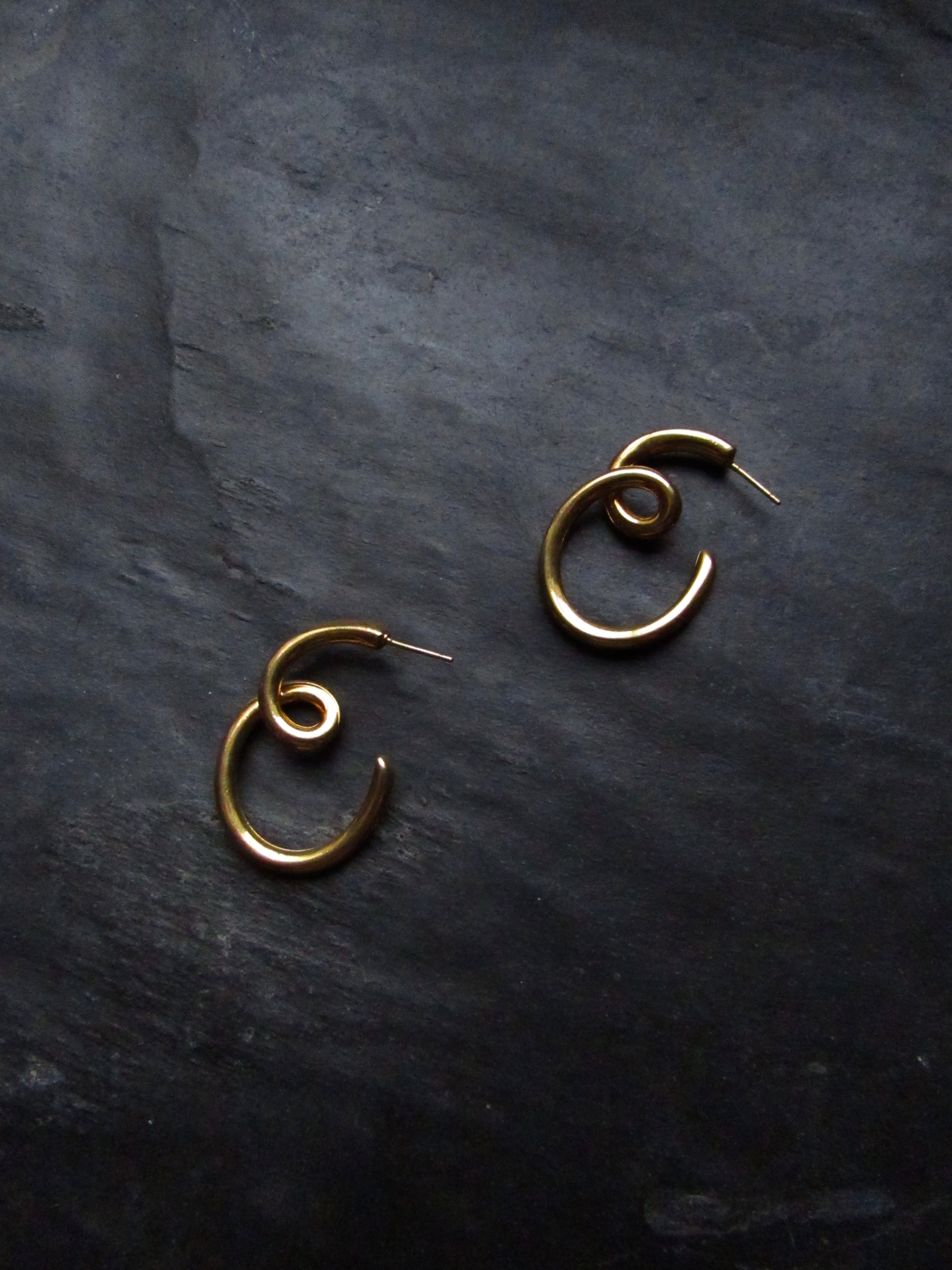 Swirl Line Gold Pierced Earrings