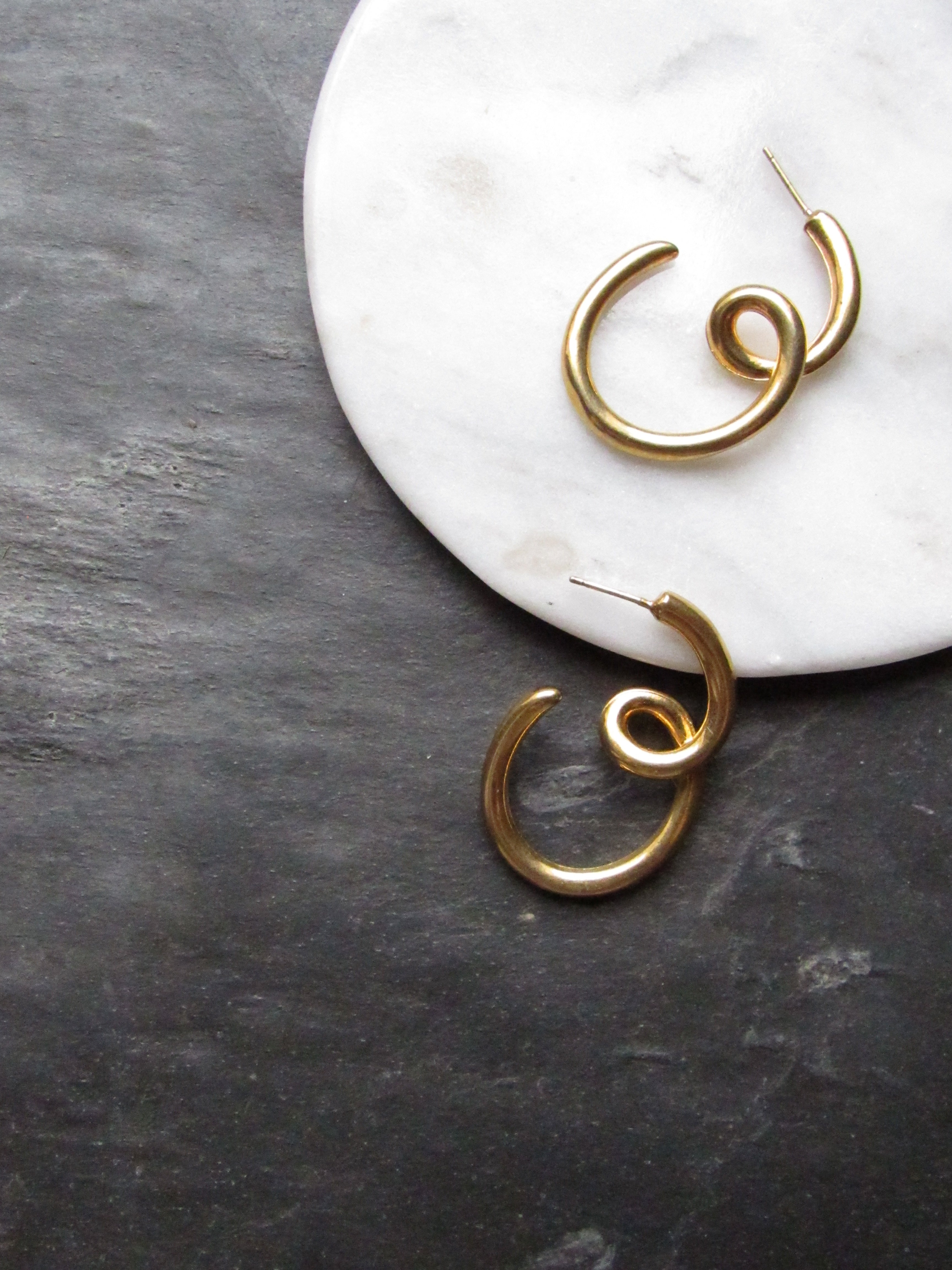 Swirl Line Gold Pierced Earrings
